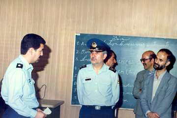  فرمانده نیروی هوایی و دکتر معین وزیر علوم در بازدید از دانشگاه تهران