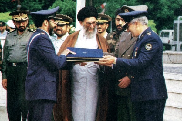استقبال ستاری از آموزش پزشکان جوان در بیمارستانهای نهاجا